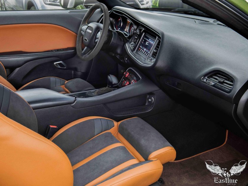 Додж Челленджер салон перешитый