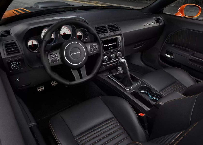 Dodge Challenger 2014 салон