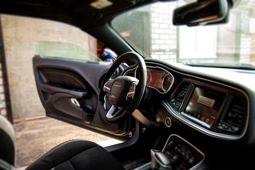 Салон dodge challenger