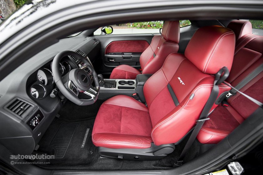 Dodge Challenger 2015 салон