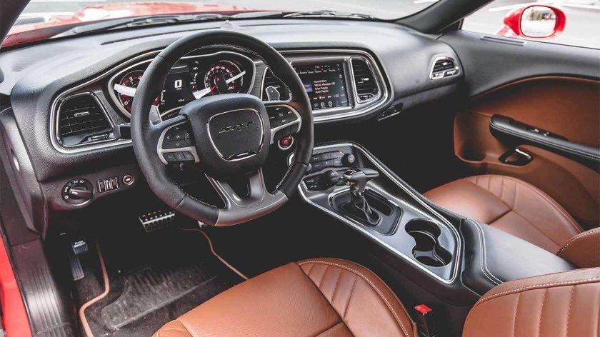 Dodge Challenger 2022 салон