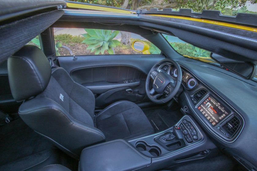 Додж Челленджер салон