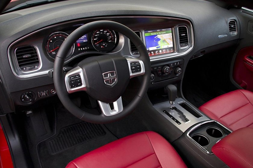 Додж Чарджер 2014 салон