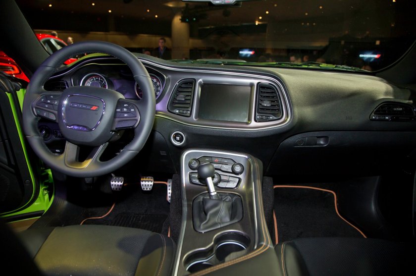 Dodge Challenger 2015 салон