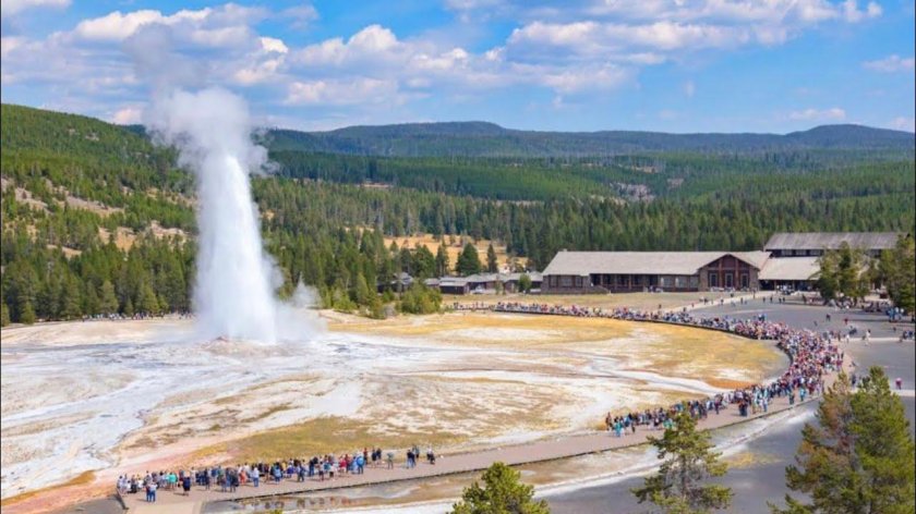 Гейзер old Faithful