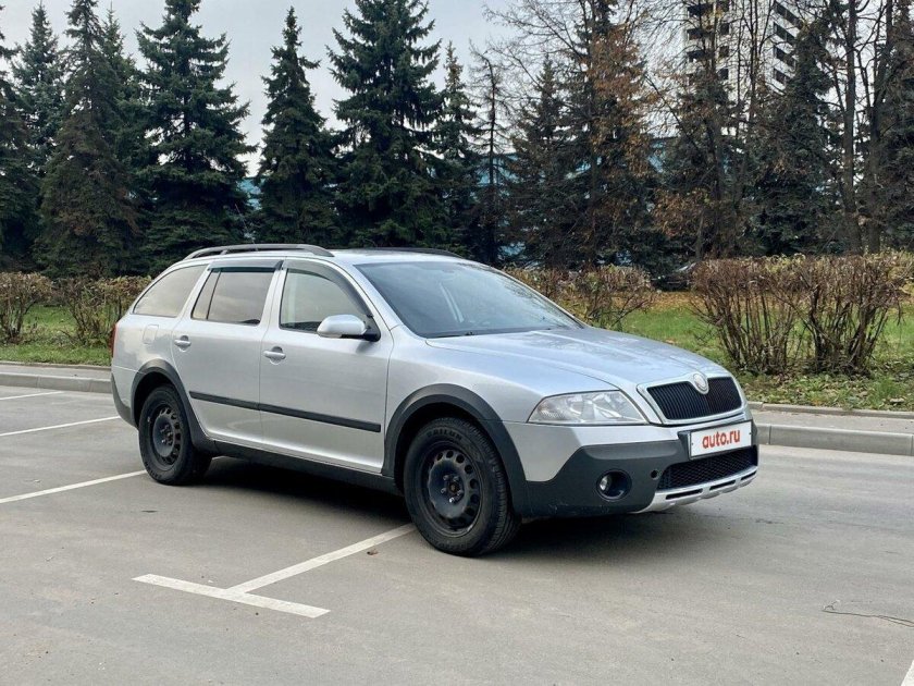 Шкода октавия серебристая универсал