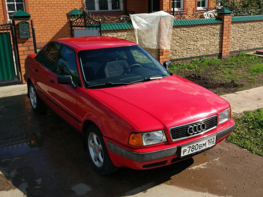 Ауди 80 Red