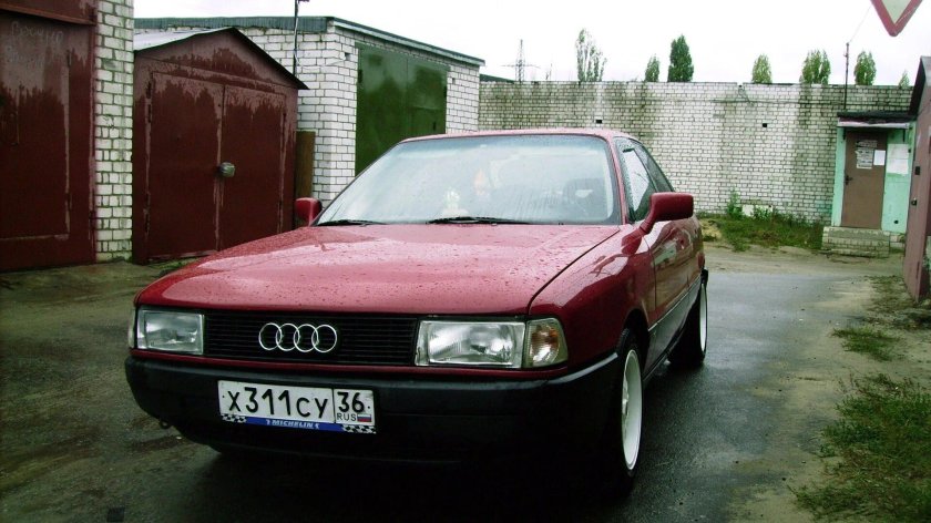 Audi 80 b3 красная
