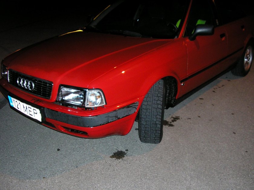 Audi 80 красная