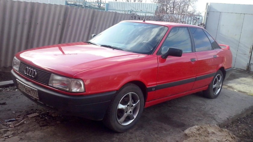 Ауди 80 красная