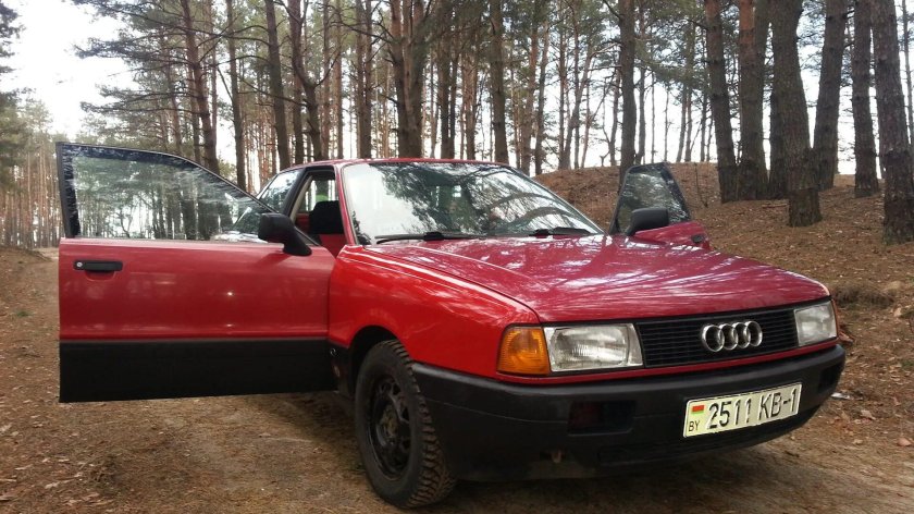 Audi 80 красная