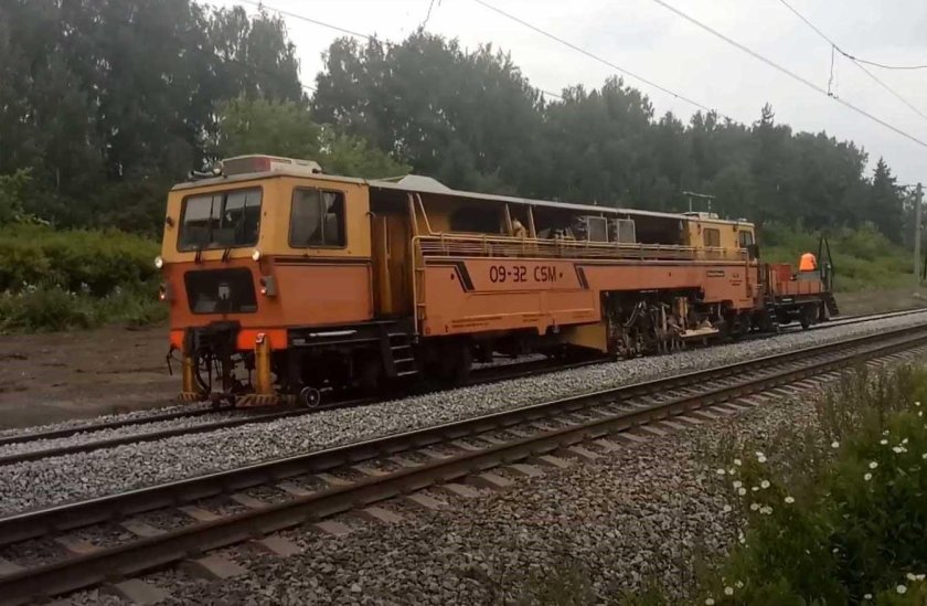 Выправочно-подбивочно-рихтовочная машина Duomatic 09-32 CSM