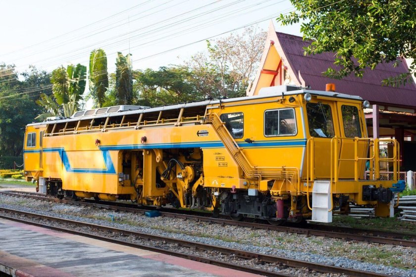 Выправочно-подбивочно-рихтовочная машина впр-02м