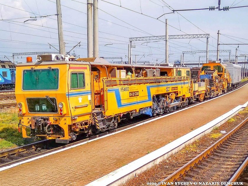 Выправочно-подбивочно-рихтовочная машина ВПР-02