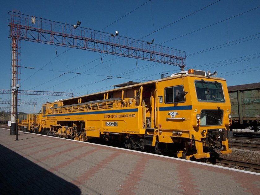 Дуоматик 09-32 выправочно-подбивочно-рихтовочная машина