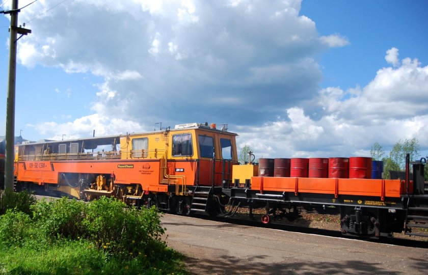 Выправочно-подбивочно-рихтовочная машина ВПР-02м