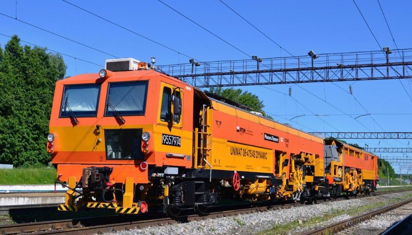 Выправочно-подбивочно-рихтовочная машина Unimat 4s