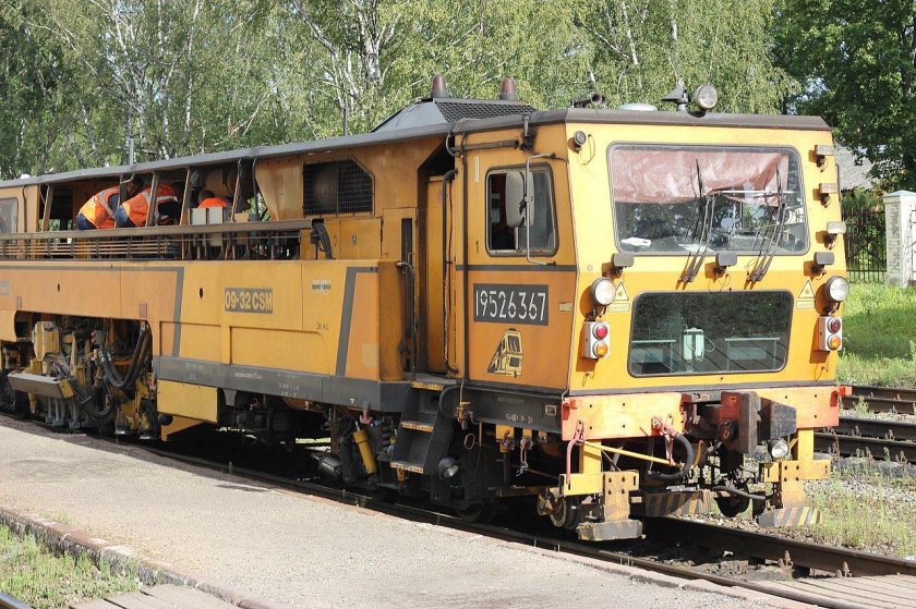 Дуоматик 09-32 выправочно-подбивочно-рихтовочная машина