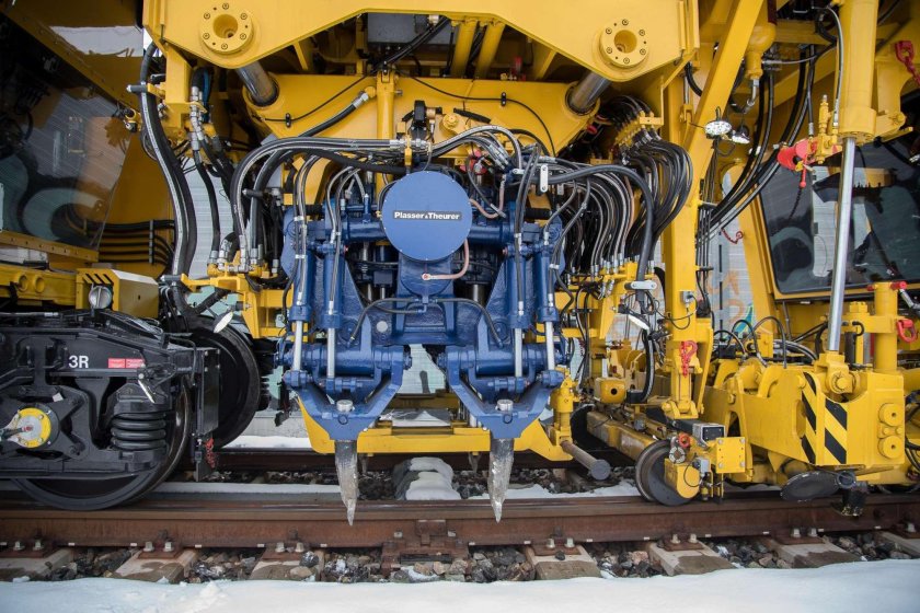 Подбивочный блок машины ВПР-02