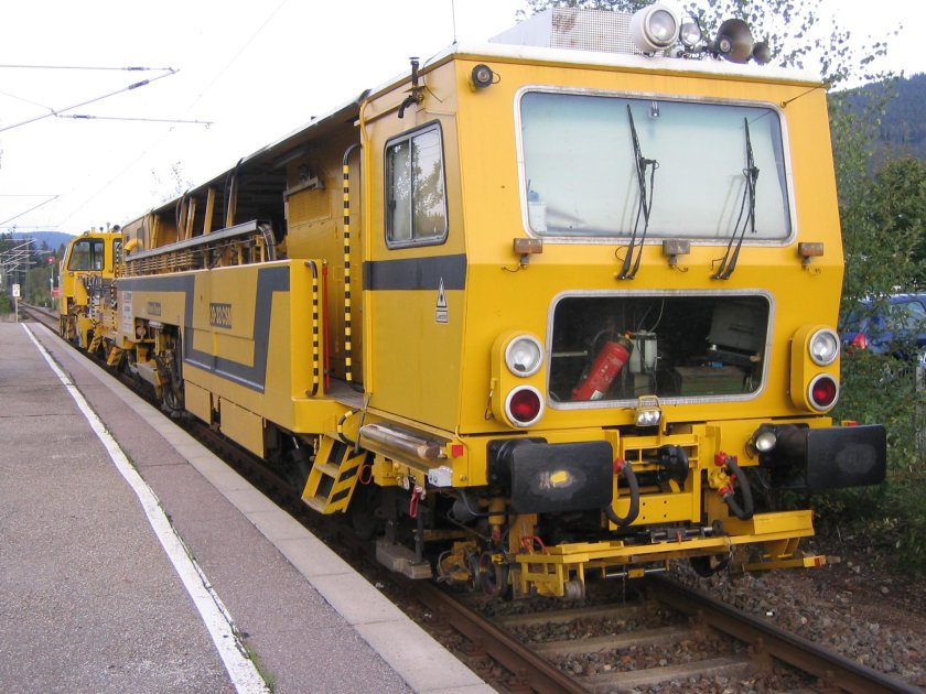 Дуоматик 09-32 выправочно-подбивочно-рихтовочная машина