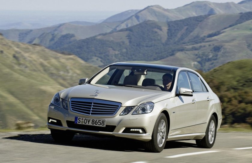 Мерседес-Бенц e 200