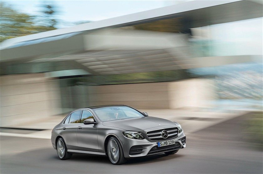 Мерседес Бенц е 400 4matic серый