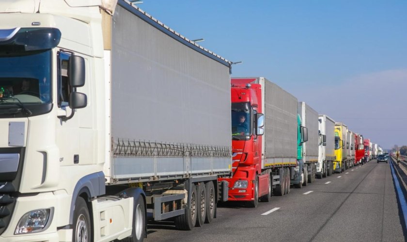 Фуры на границе с Литвой