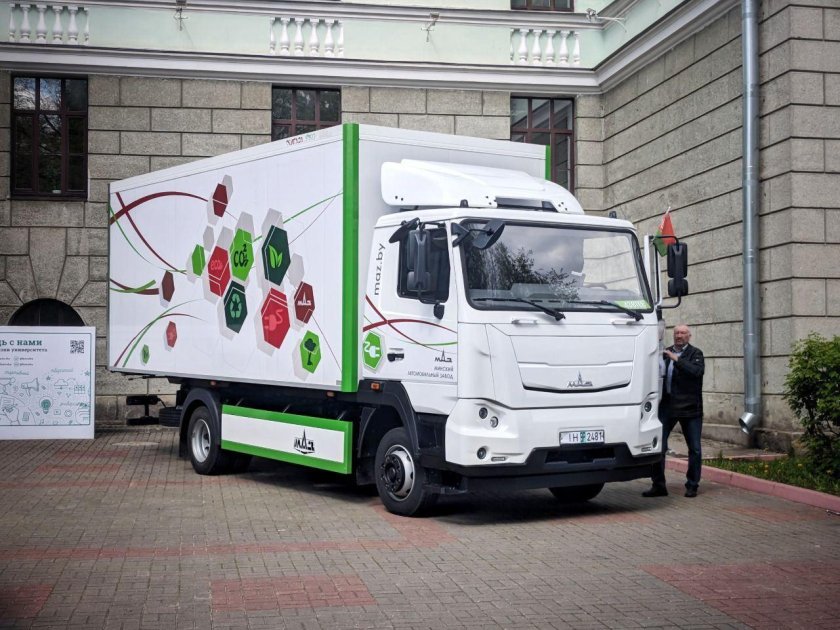 Электрический грузовик маз