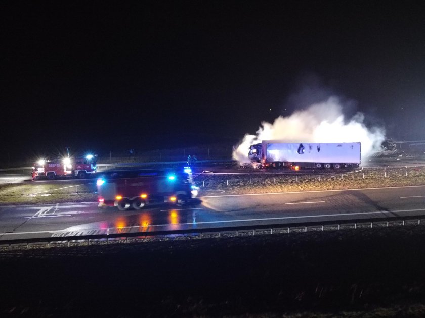 Фура на дороге