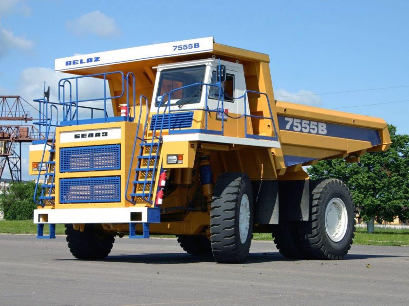 Карьерный самосвал БЕЛАЗ-7555в