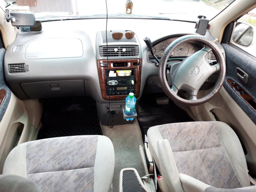 Toyota Gaia 1999