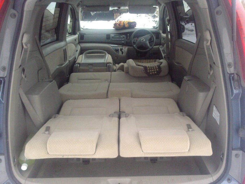 Тойота Исис салон трансформер