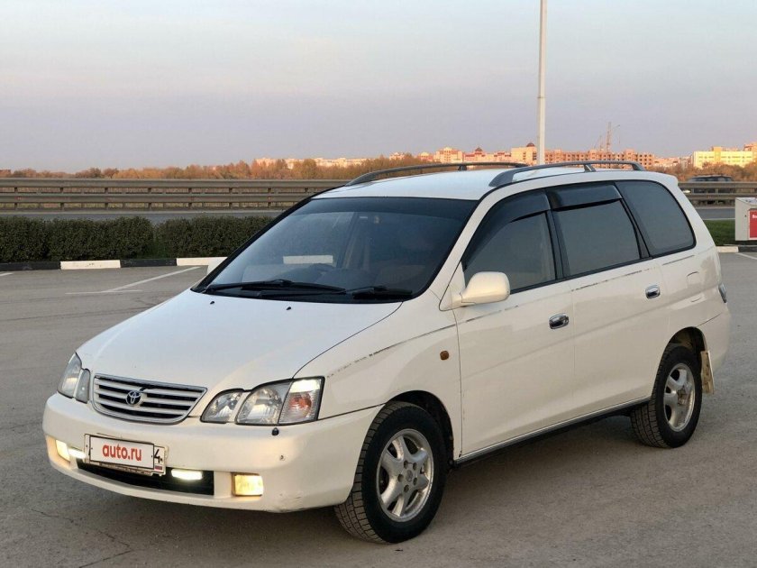 Toyota Gaia 1998