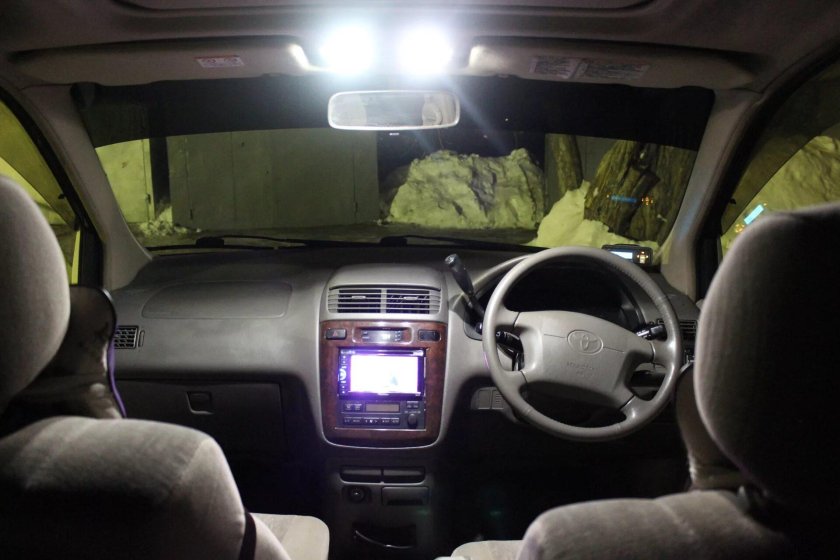 Подсветка в ручки салона тайотаипсум