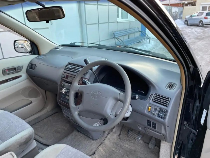 Toyota Gaia 1998 салон