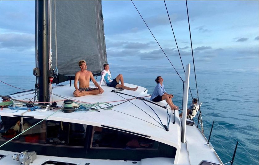 Катамаран яхта