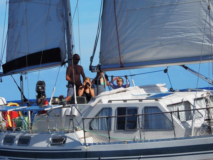 Яхта в море