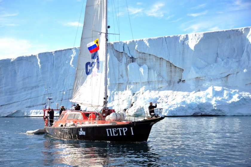Петр 1 яхта Арктическая