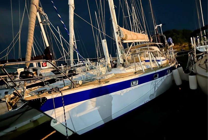 Парусная яхта