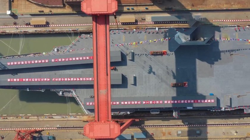 Китайский авианосец Фуцзянь