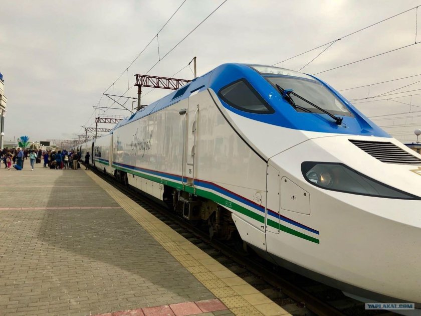 Скоростной поезд Афросиаб