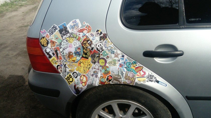 Машина в наклейках