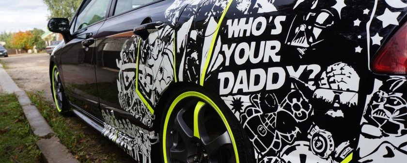 Наклейка на автомобиль