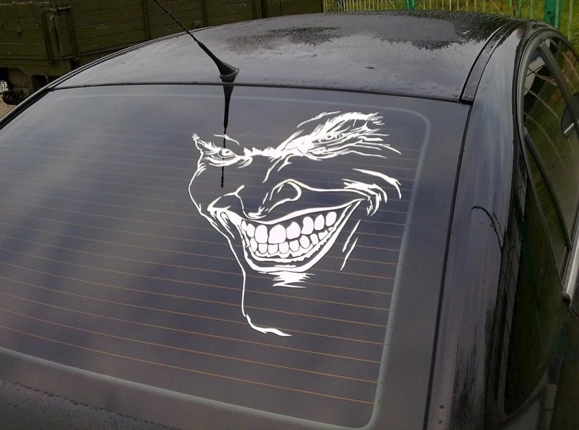 Наклейка на автомобиль