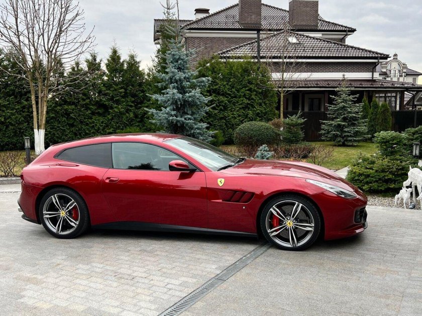 Феррари gtc4lusso