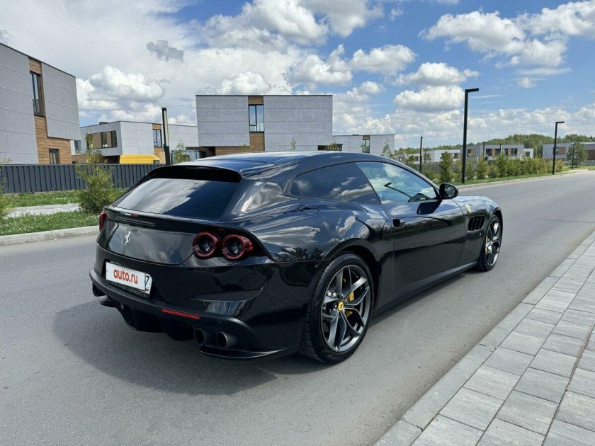 Ferrari gtc4lusso t 2021