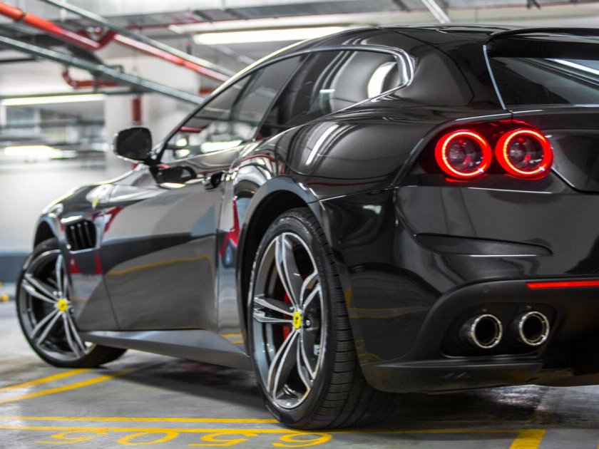Ferrari gtc4lusso Black