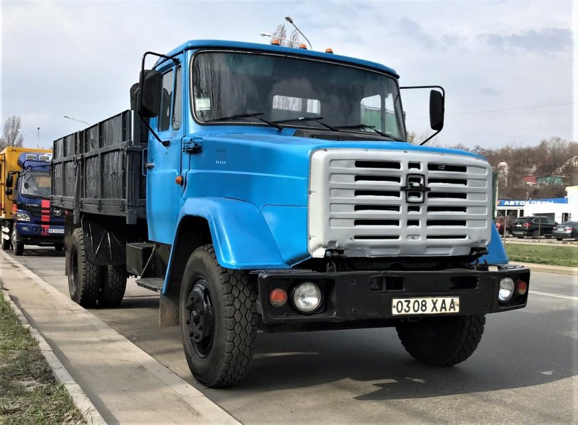 Бортовой грузовик ЗИЛ 4331