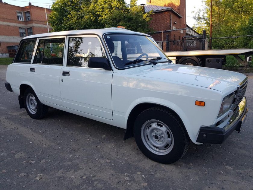 ВАЗ 2104 универсал белый