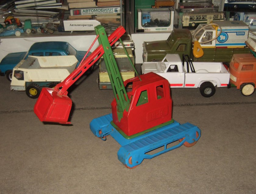 Игрушечный экскаватор ЗИЛ 130
